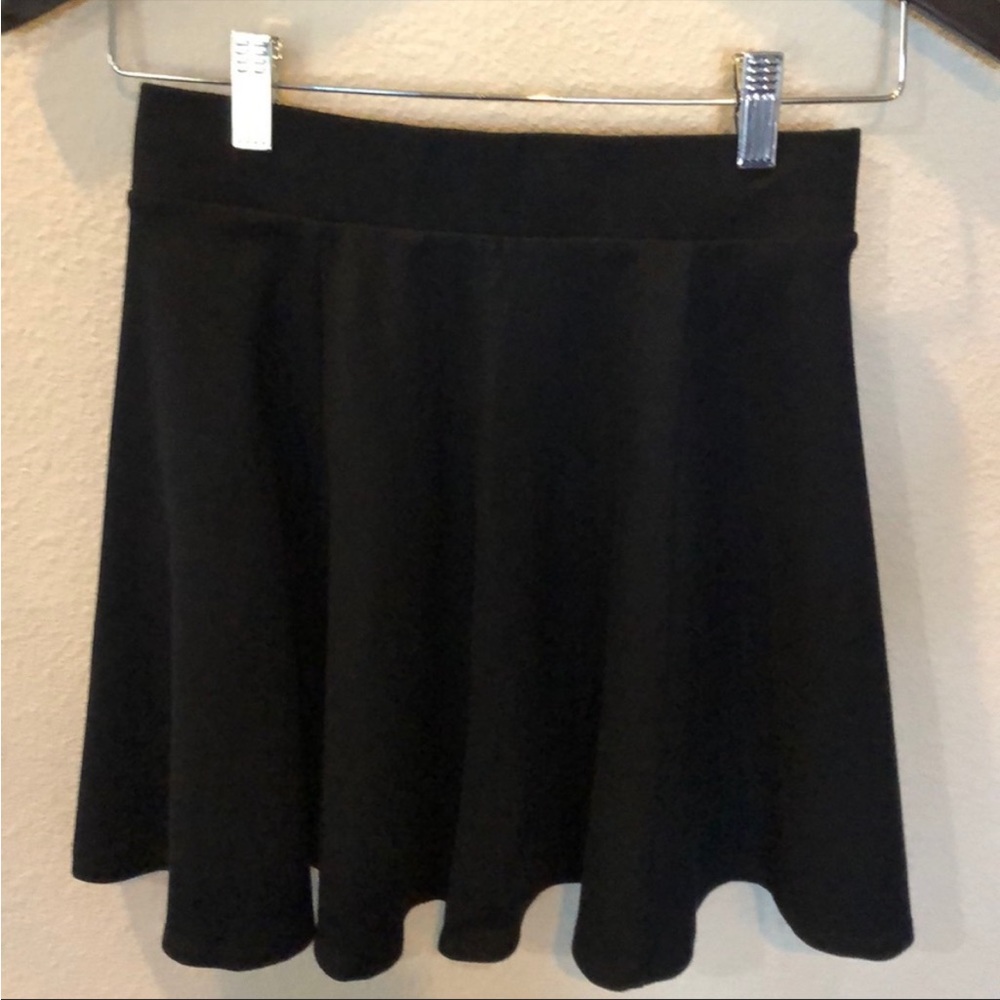 Black Skirt - Picture 4 of 6